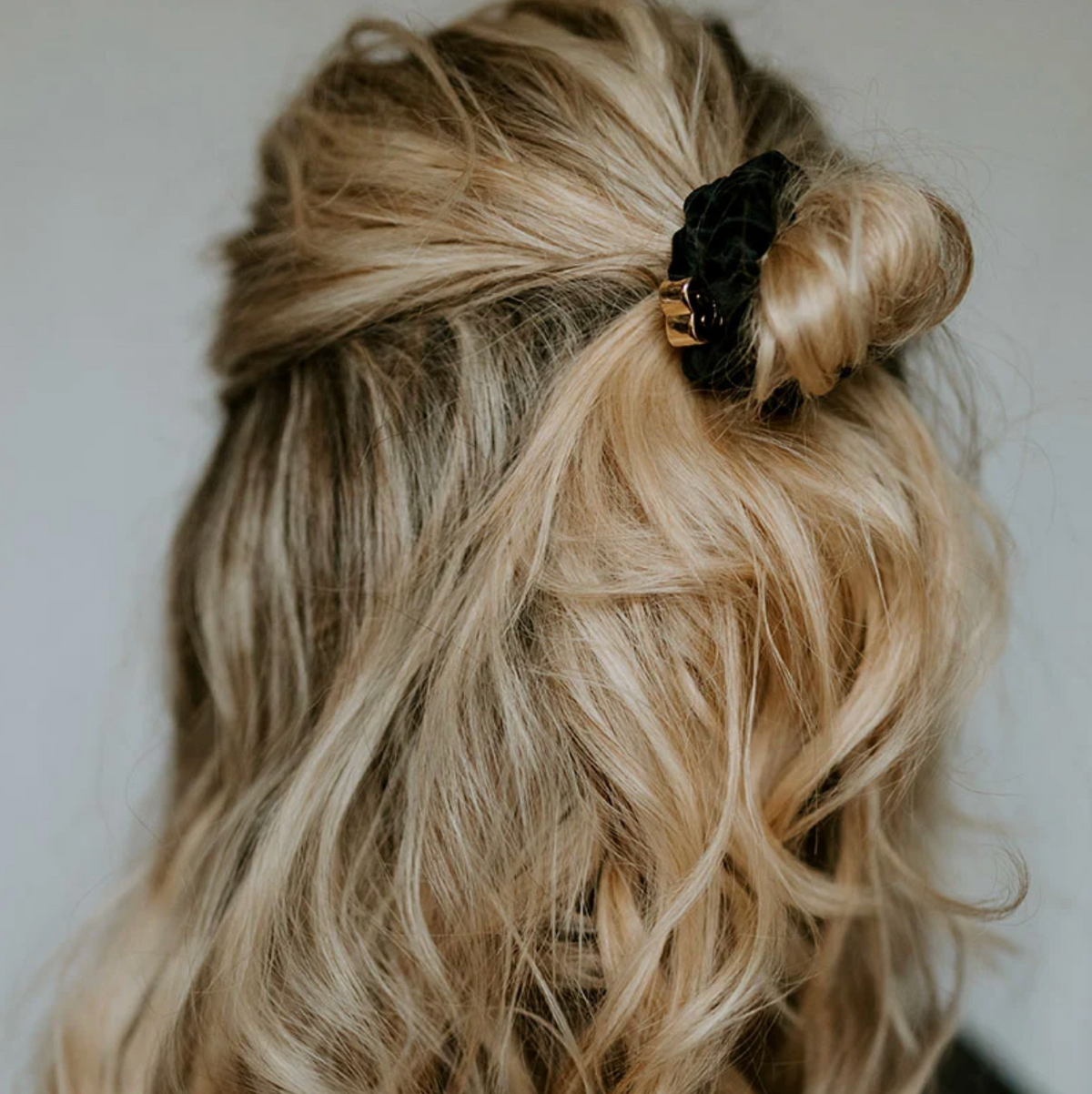 BY ELOISE BLACK GOLD HEART SILK SCRUNCHIE