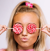 BY ELOISE BUBBLEGUM PINK GOLD HEART SILK SCRUNCHIE