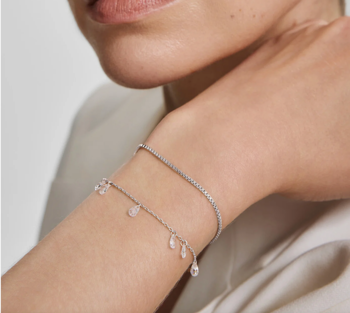 ANIA HAIE ETHEREAL TEARDROP DANGLE STATION BRACELET