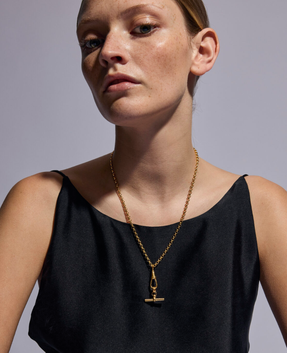 TILLY SVEAAS SMALL GOLD T BAR ON BELCHER CLIPT NECKLACE