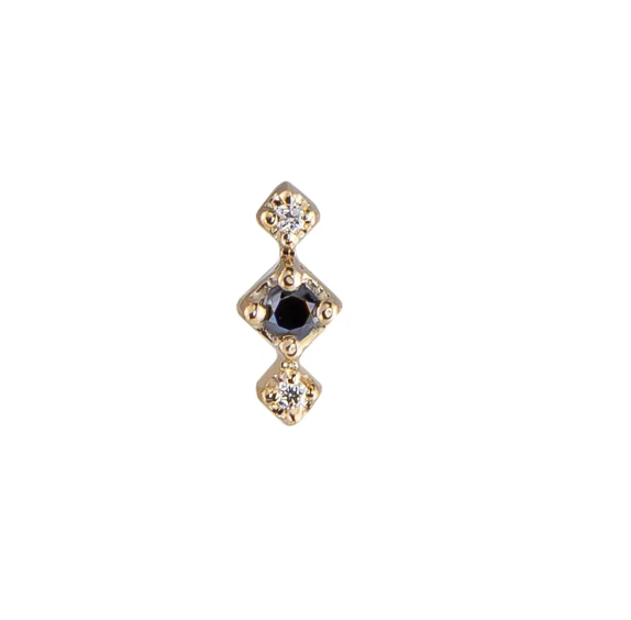 MÉTIER 3 STONE PETITE STUD FLAT BACK EARRING