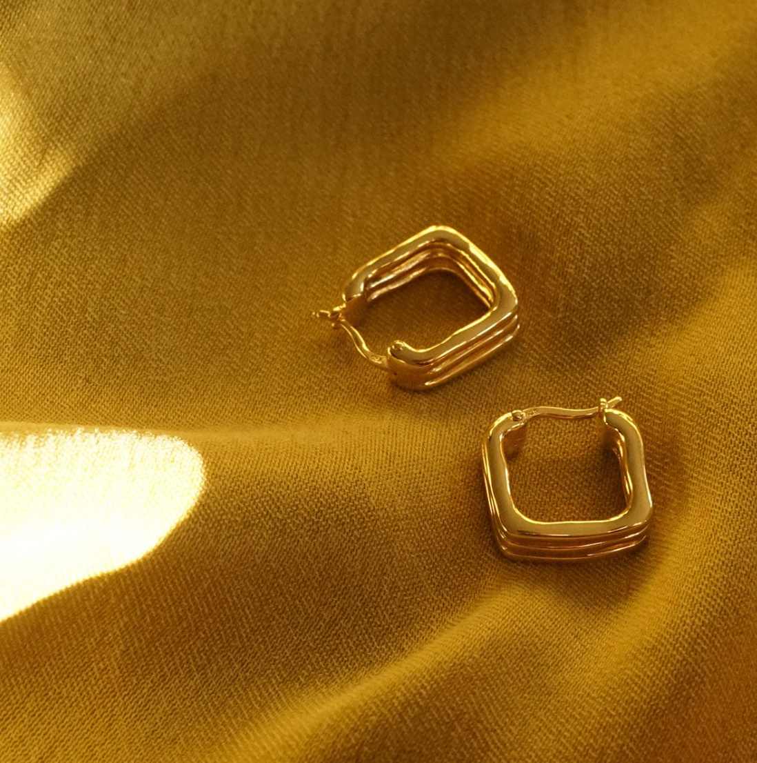 DAISY LONDON ESTÉE LALONDE SISTERHOOD HOOP EARRINGS