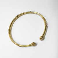 DAINTY LONDON OPEN BARNACLE BANGLE