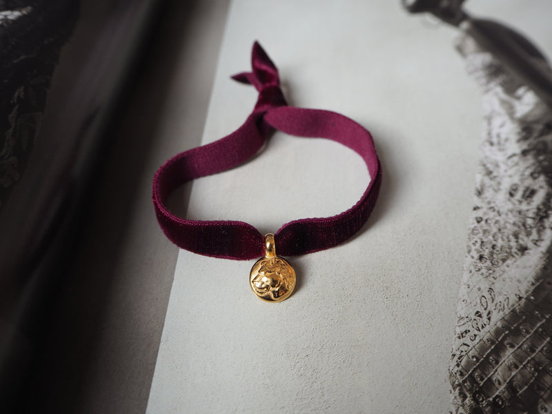 MIKAELA LYONS VELVET LIONESS PEBBLE BRACELET