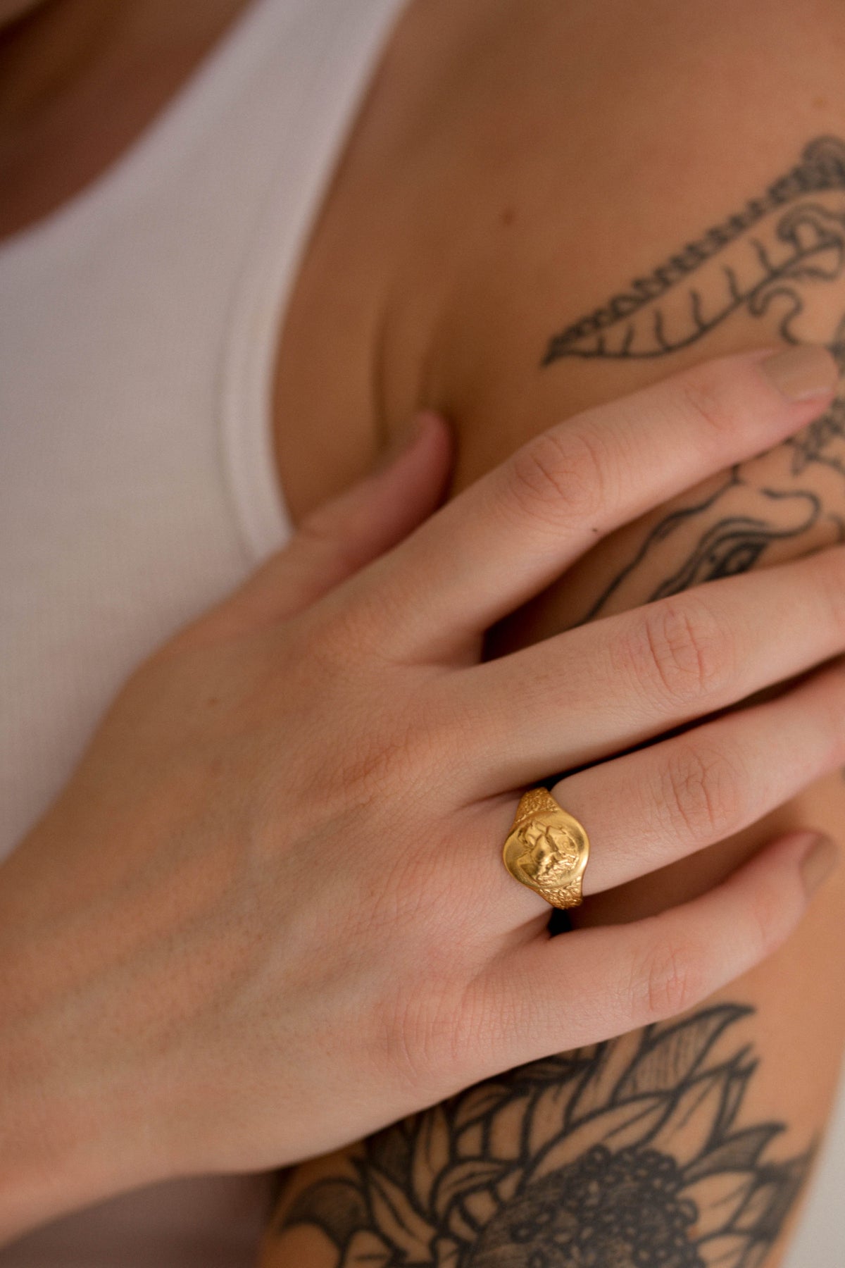 MIKAELA LYONS LIONESS SIGNET RING