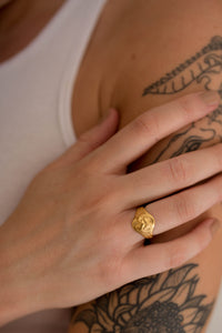 MIKAELA LYONS LIONESS SIGNET RING