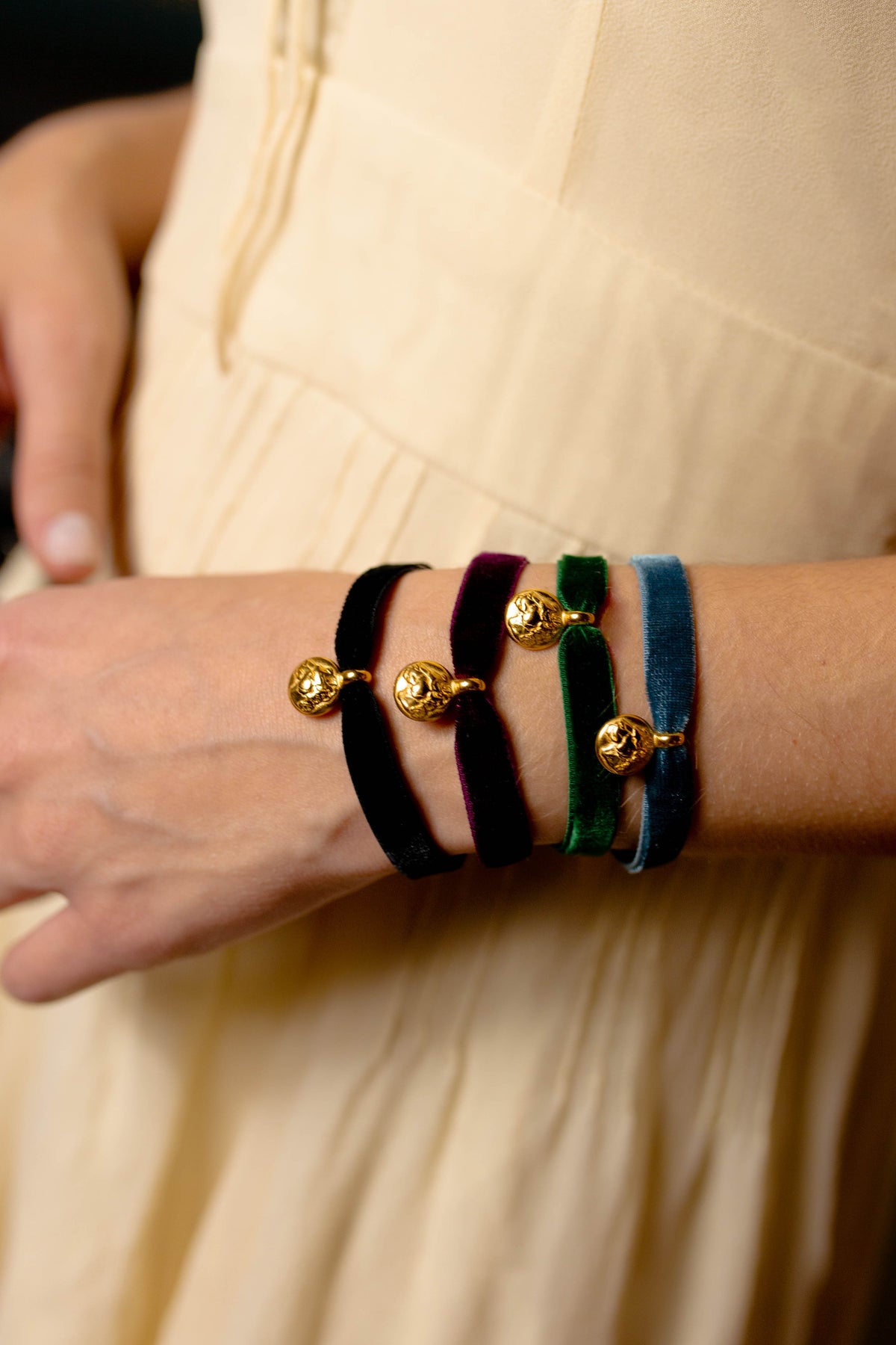 MIKAELA LYONS VELVET LIONESS PEBBLE BRACELET