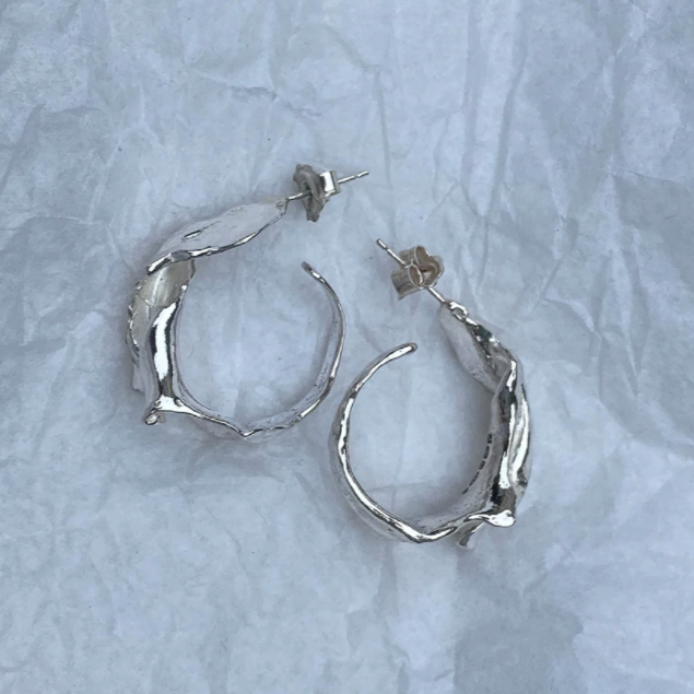 HANNAH BOURN LARGE FRAGMENTED SHELL HOOPS
