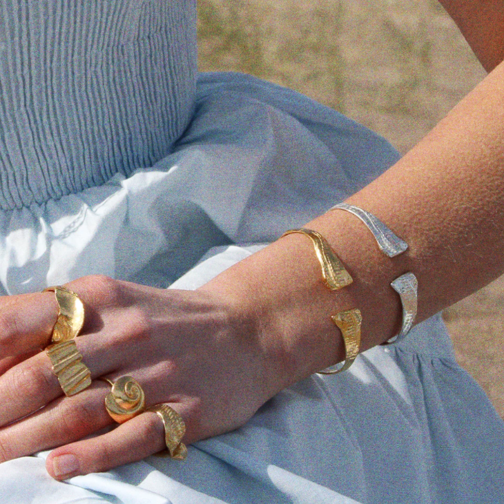 HANNAH BOURN SHELL TEXTURE BANGLE