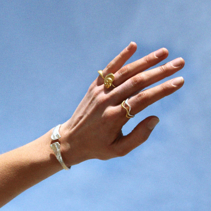 HANNAH BOURN SHELL TEXTURE BANGLE