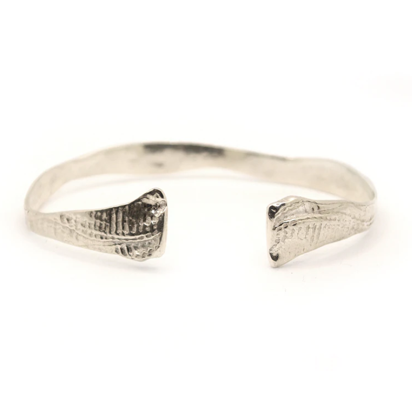 HANNAH BOURN SHELL TEXTURE BANGLE