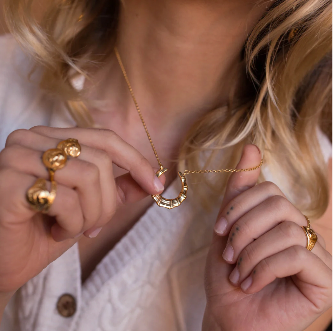 Solid gold 2025 horseshoe necklace