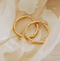 DAISY LONDON X ESTÉE LALONDE GODDESS GLOW HOOP EARRINGS