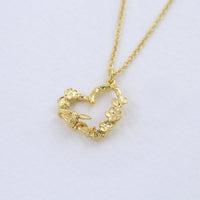 ALEX MONROE FLORAL HEART WITH ITSY BITSY BEE NECKLACE