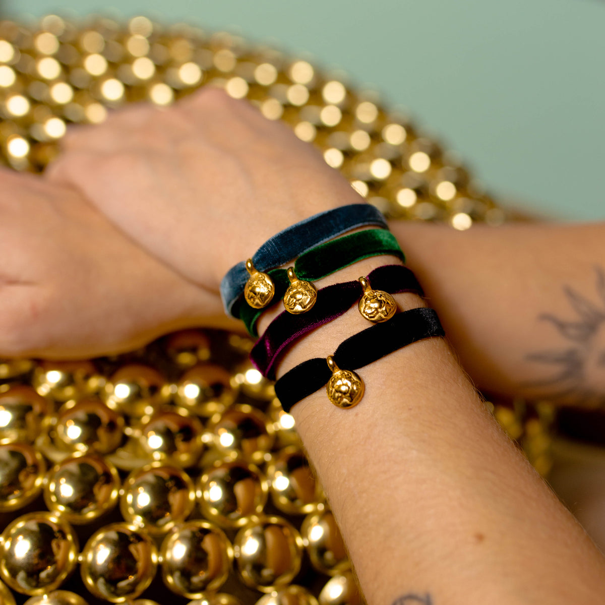 MIKAELA LYONS VELVET LIONESS PEBBLE BRACELET