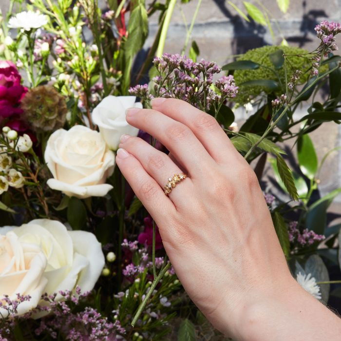 ALEX MONROE BEEKEEPER TWIST RING WITH THREE DIAMONDS